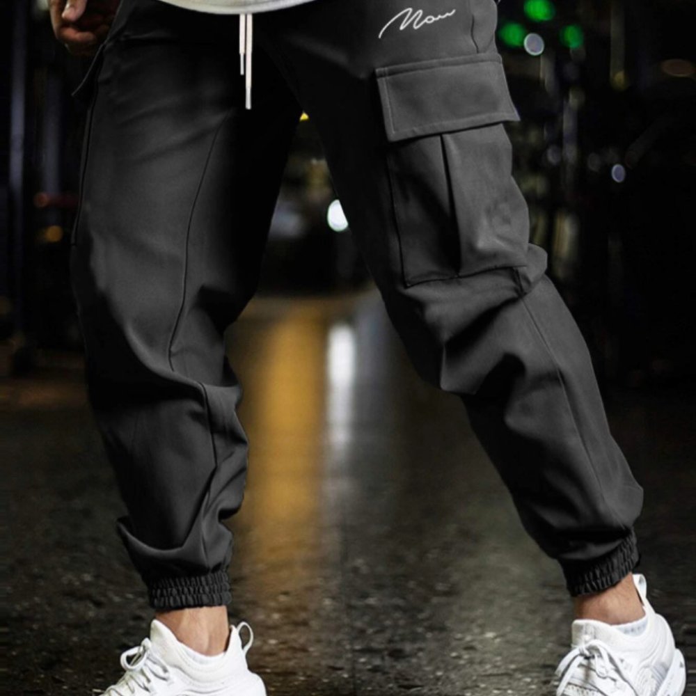 New Men Letter Graphic Utility Pocket Drawstring Waist Joggers